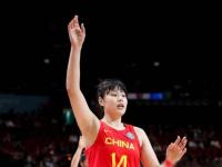 半岛体育-李月汝11分9板创赛季新高，助飞翼险胜太阳