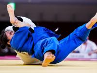 半岛体育登入-日本女子柔道选手在比赛中圆梦