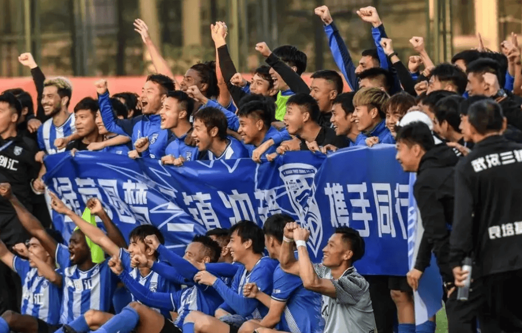 中超-帕拉西奥斯造2球图多列点射三镇2-1逆转胜新鹏城(国米签下帕拉西奥斯)