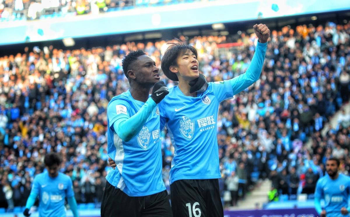 关于中超-李新翔传射蒯纪闻送助攻上海海港3-0大连英博的信息