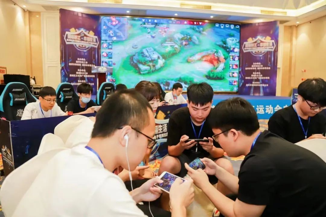 星辰联盟与怒海狂鲨在王者荣耀国际版中上演巅峰对决，最终血洗全场，教练激动落泪的简单介绍