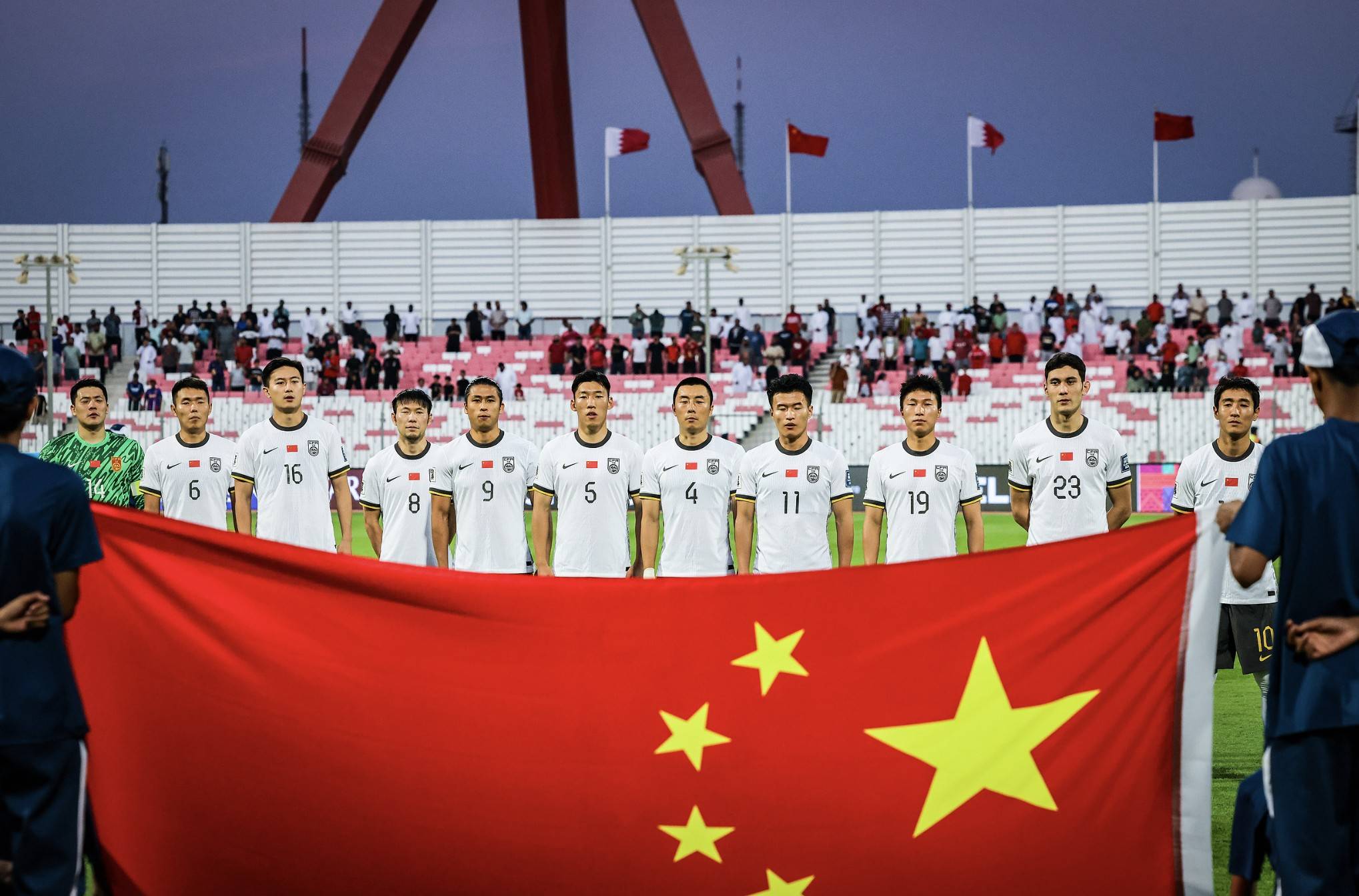 附加赛风波！4队集体抗议，亚足联丑闻曝光，国足或因祸得福